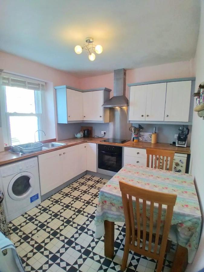 Sea View Cottage, 2 Bedrooms With Stunning Views Ferienhaus